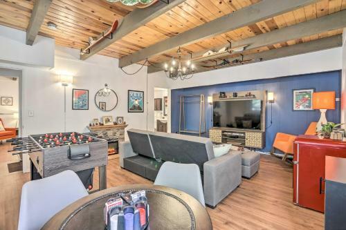 Modern Cabin With Game Room And Deck, Near Skiing