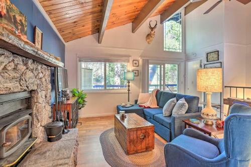 Modern Cabin With Game Room And Deck, Near Skiing