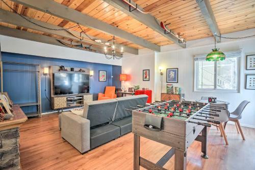 Modern Cabin With Game Room And Deck, Near Skiing