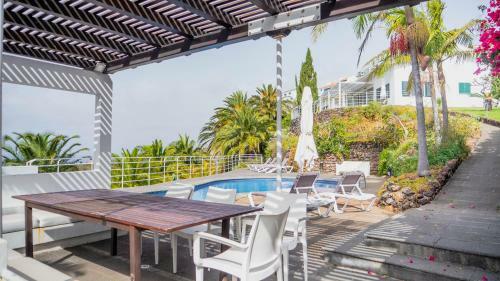 Villa Vila Da Fal�sia-with Pool And Views