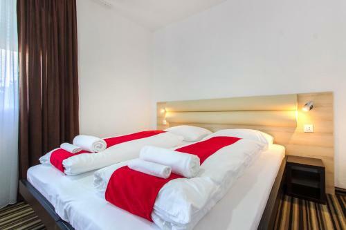 Hostal Parkcity Rooms And Apartments