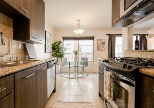 Apartamento Studio City Flat- Queen Bed, Jacuzzi, Free Parking