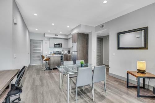 Suitesrus Apart Hotel At Miracle Mile