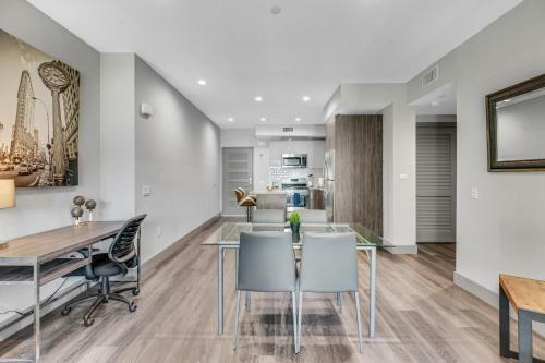 Suitesrus Apart Hotel At Miracle Mile