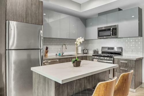 Suitesrus Apart Hotel At Miracle Mile