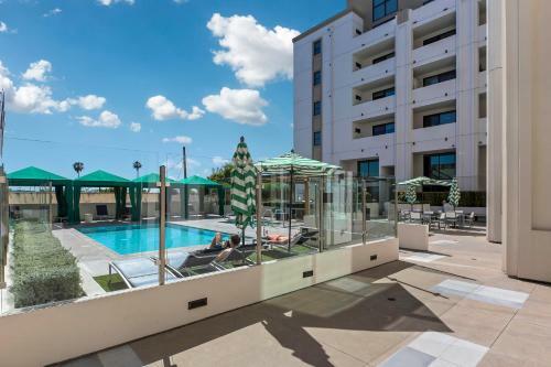 Suitesrus Apart Hotel At Miracle Mile
