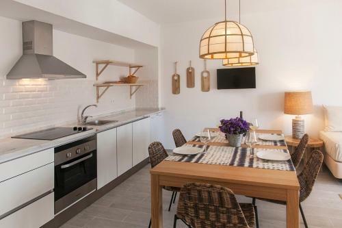 Mare Cheia ( High Tide) Beach And Surf Apartments -1st