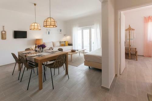 Mare Cheia ( High Tide) Beach And Surf Apartments -1st