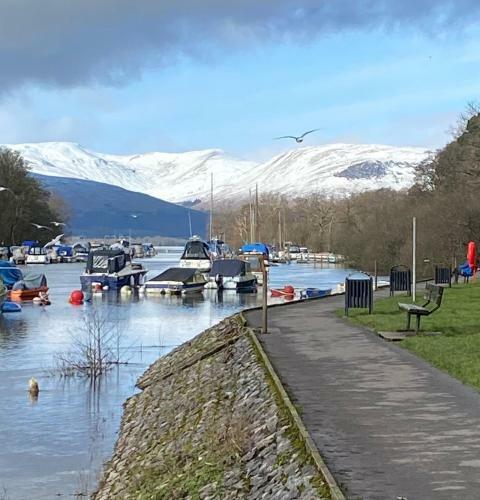 Riverside View Apartment In Balloch, Loch Lomond