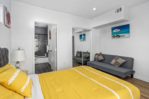 Hostal Downtown La Stylish Suites