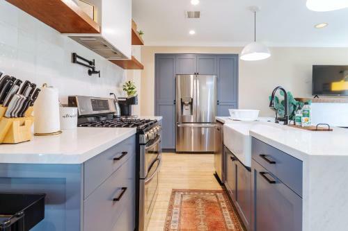 Cozy Modern Home In Sherman Oaks - Production Ok