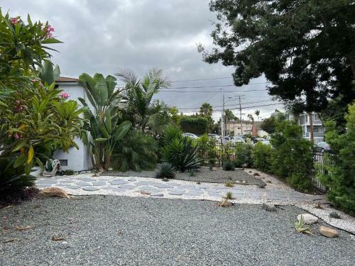 Memorable Renovated 1br Unit By The Pool