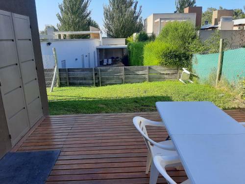 Duplex Monte Hermoso Con Patio Parrila Cochera