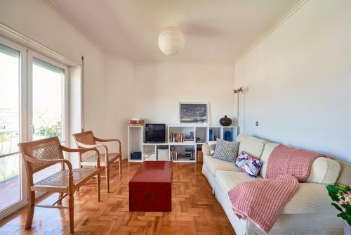 Bright Apartment With Garden In Cascais