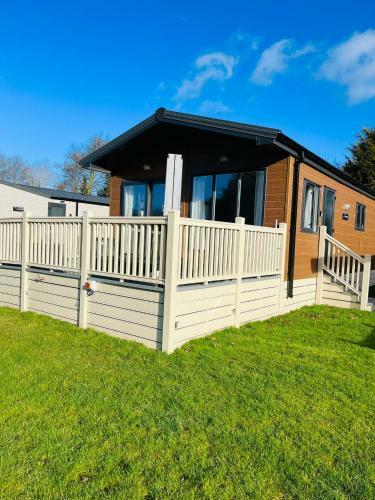 The Beck Lodge With Hot Tub