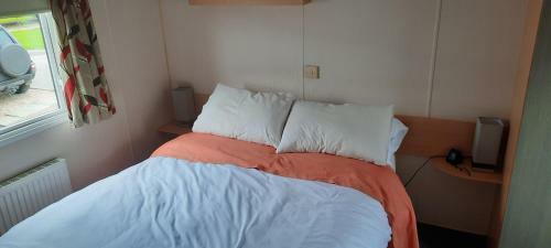 2 Bedroom Caravan For Rental At Skipsea Sands