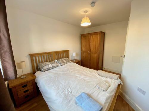 Basingstoke Townhouse Near Hospital