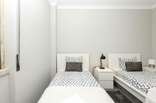 Cozy Apartment With Sea View In Estoril