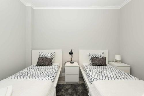 Cozy Apartment With Sea View In Estoril