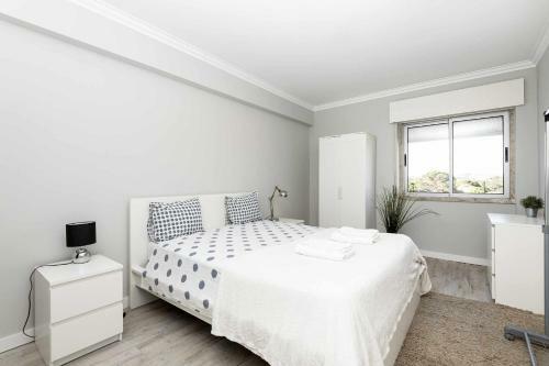 Cozy Apartment With Sea View In Estoril