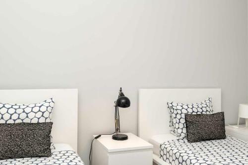 Cozy Apartment With Sea View In Estoril
