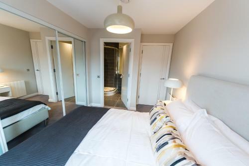 5 Star Brand New City Centre Apartment
