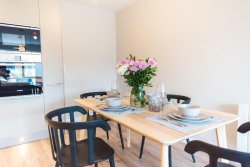 5 Star Brand New City Centre Apartment
