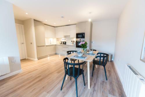 5 Star Brand New City Centre Apartment