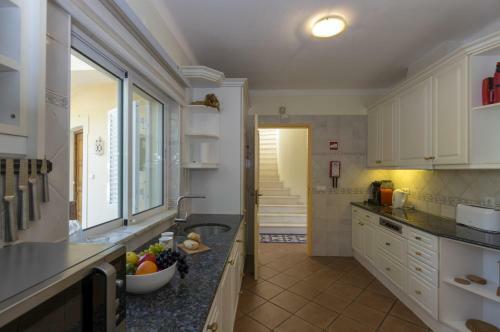 Luxurious Villa With Beautiful See Views & Spacious Garden