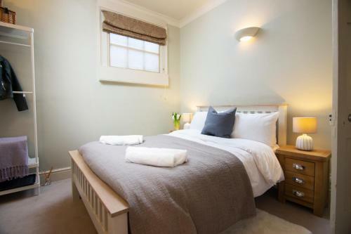 Stunning Royal Crescent Apartment With 3 Bedrooms