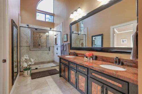 Luxurious Escape-double Masters/gourmet Kitchen