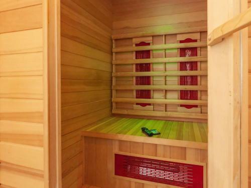 Elegant Holiday Home With Sauna In Langweer