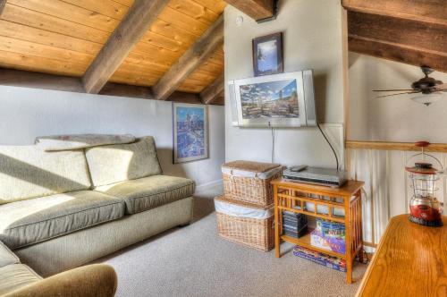 Lake Forest Villa