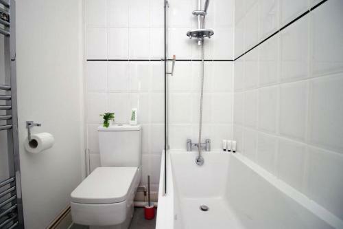 2 Bedrooms Apartment In Summerlays