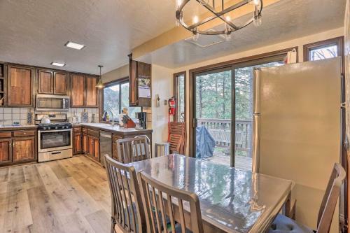 Woodsy Twin Peaks Getaway With Deck And Views!