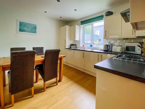 Beautiful, Contemporary 3 Bedroom Apartment
