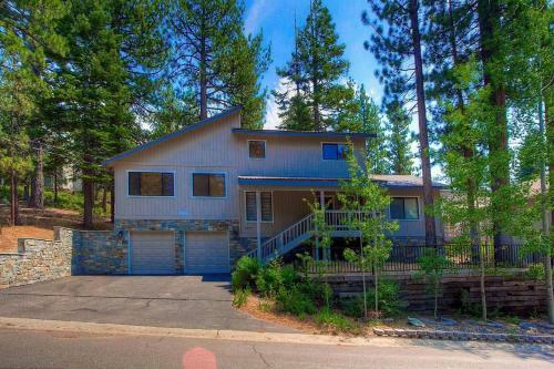 Lupine Lodge By Lake Tahoe Accommodations