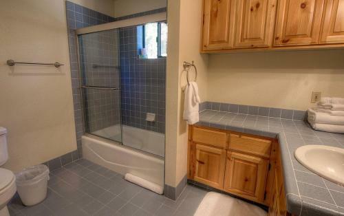 Lupine Lodge By Lake Tahoe Accommodations