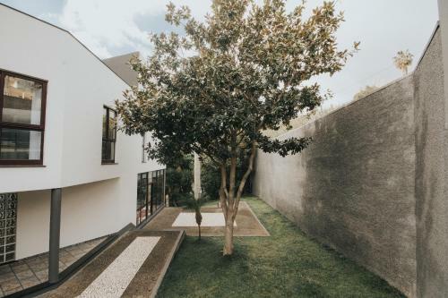 Ample Villa With Pool, Gym And Gorgeous Ocean View