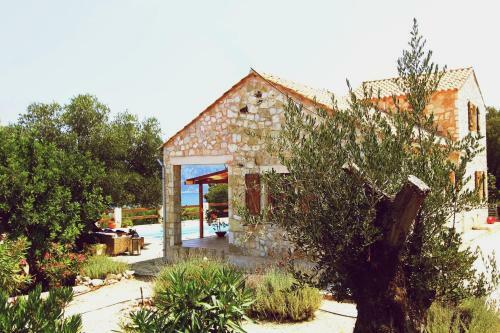 Villa Mystique