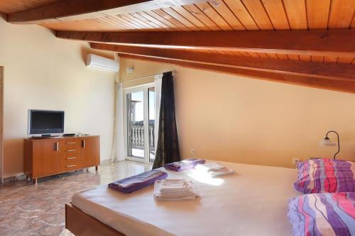 Apartments With A Parking Space Seget Vranjica, Trogir - 18138