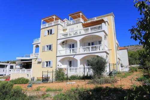 Apartments With A Parking Space Seget Vranjica, Trogir - 18138