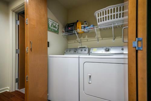Apartamento Luxury River Retreat~modern Riverstone Condo!