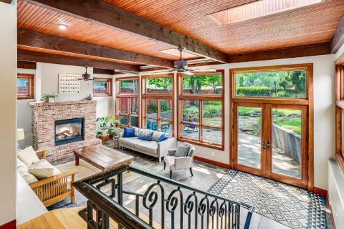 Brilliant & Spacious Home By Historic Train Depot