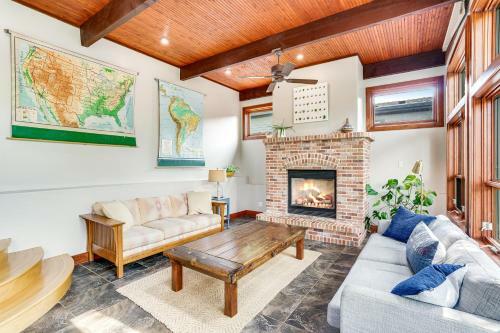 Brilliant & Spacious Home By Historic Train Depot