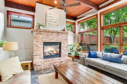 Brilliant & Spacious Home By Historic Train Depot