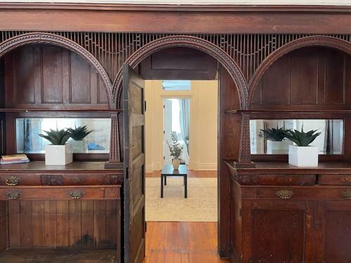 Stylish Spacious Apartment With King And Queen Beds