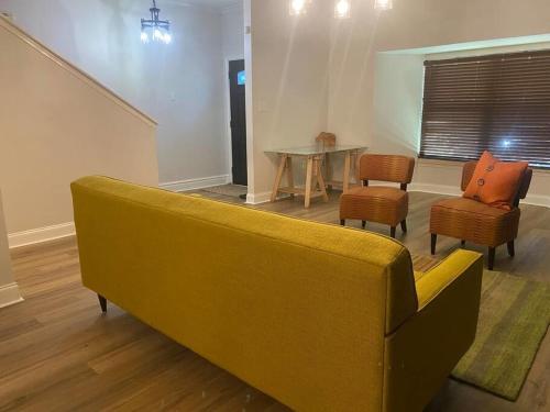 Magnolia House 3 Bedroom 2 And Half Baths And 5 Beds