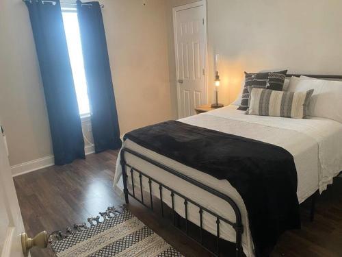 Magnolia House 3 Bedroom 2 And Half Baths And 5 Beds
