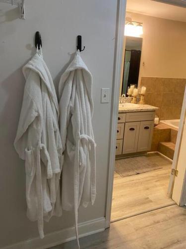 Magnolia House 3 Bedroom 2 And Half Baths And 5 Beds